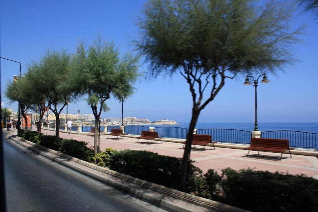 Perfect Location, Idyllic 2Br Apartment Sliema Ngoại thất bức ảnh